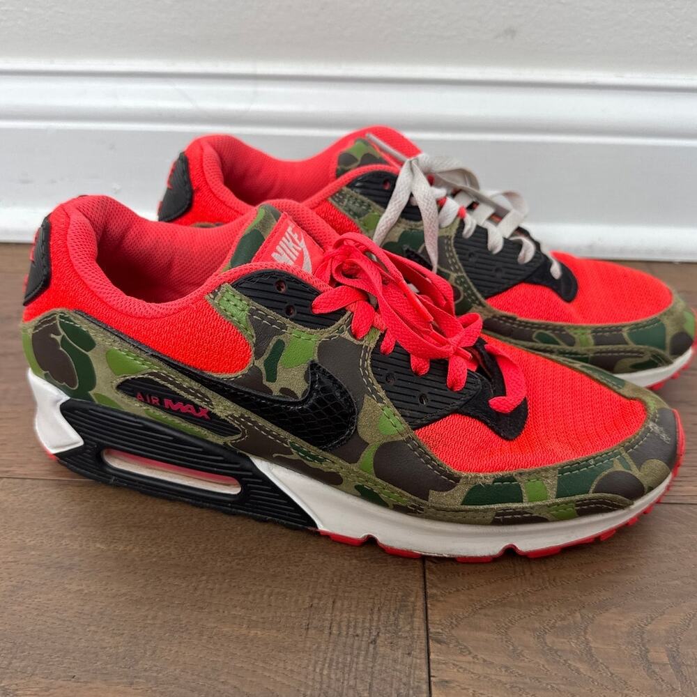 Nike Air Max 90 Low Top Running Sneakers Dark Sage Camo and Solar Red Mens US 9